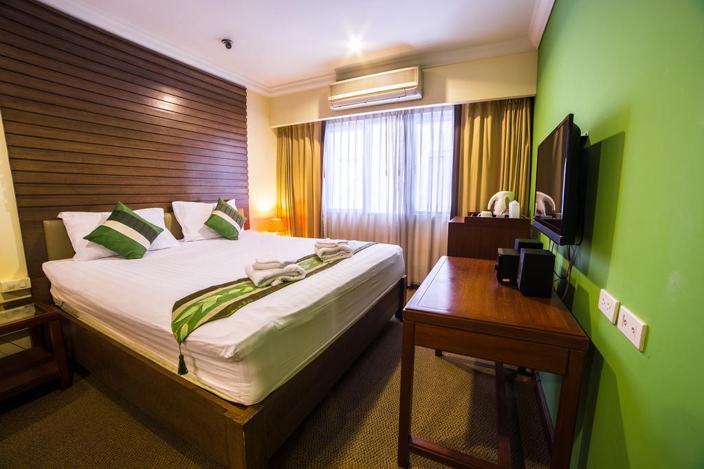 Triple 8 Inn Bangkok Zimmer foto