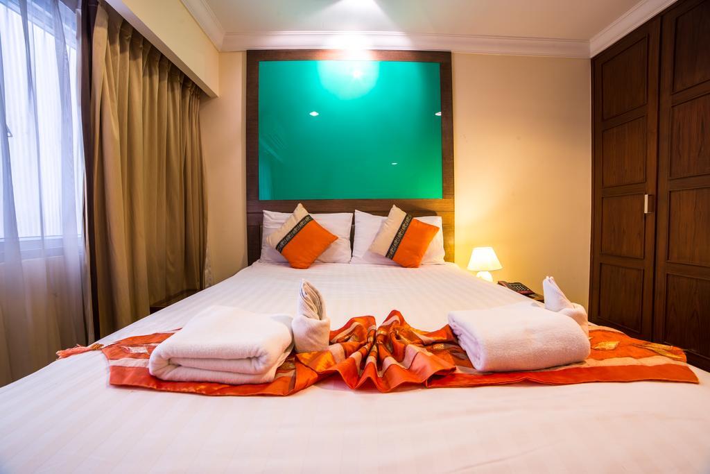 Triple 8 Inn Bangkok Zimmer foto